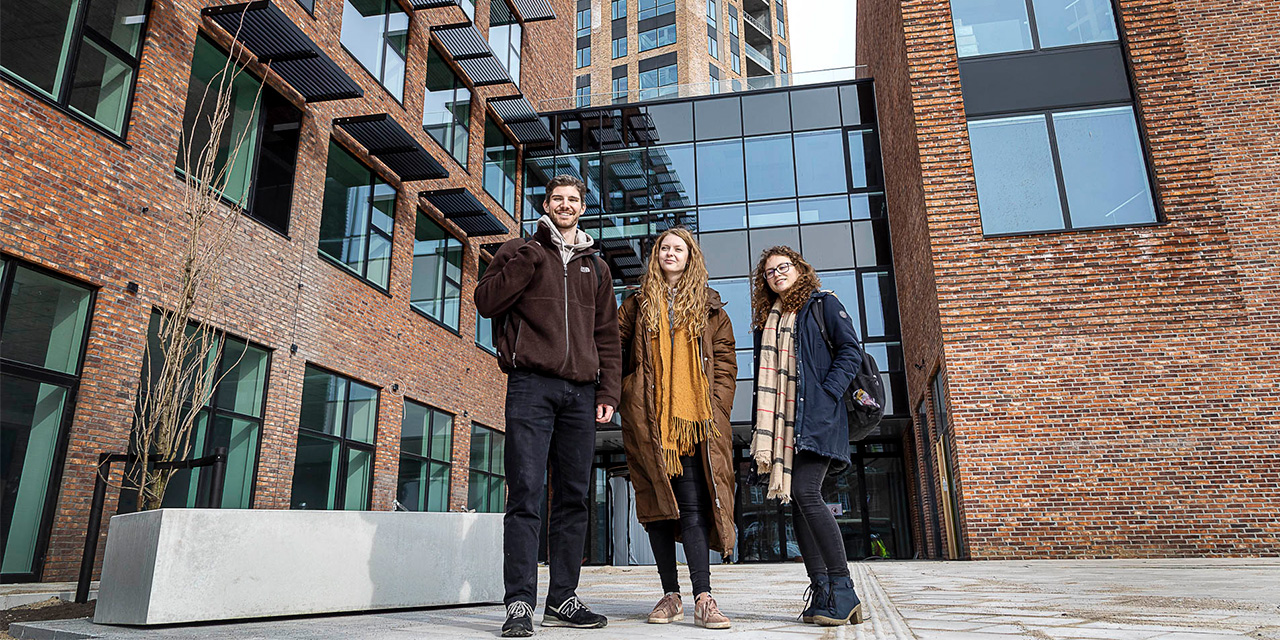 Students infront of new VIA Campus Horsens