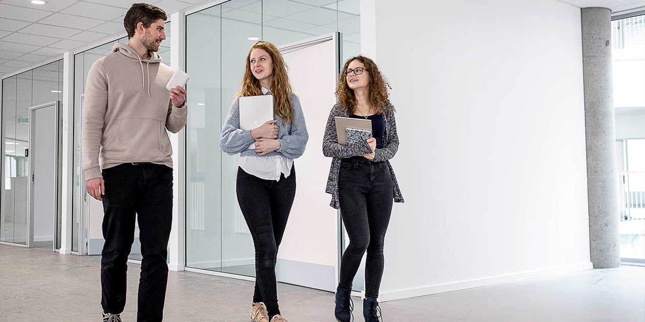 Students in hall way at new Campus Horsens